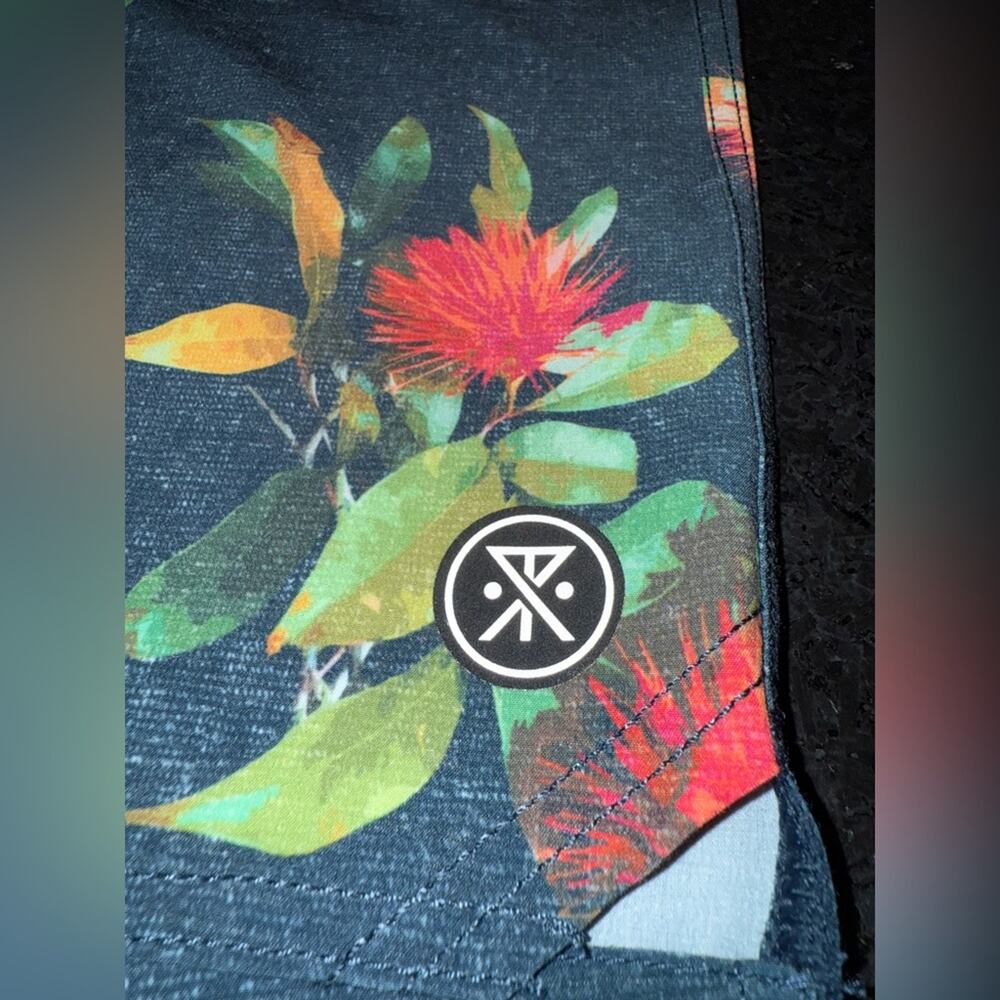 NEW Roark Passage La Selva 18" Men's Boardshorts Floral Heathered Navy Blue 32” - Picture 5 of 13